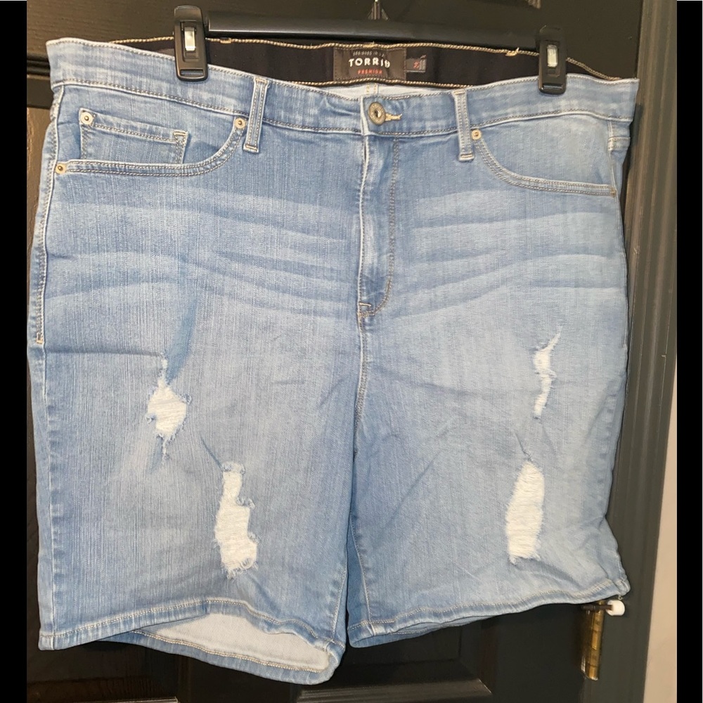 Torrid sky high skinny shorts 24
